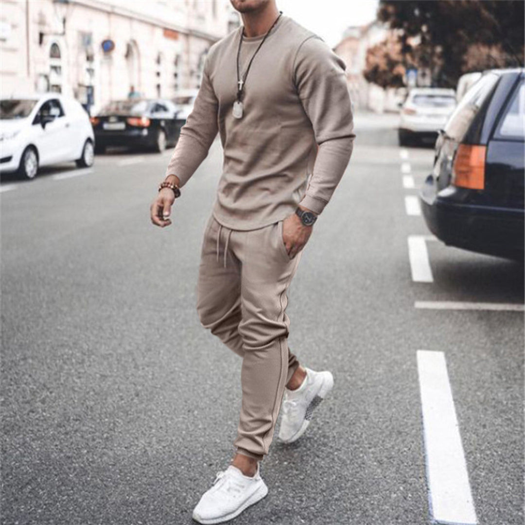 Complete heren outfit: sportief trainingspak voor herfst, bestaande uit jas en broek voor comfortabele sport of casual look.
