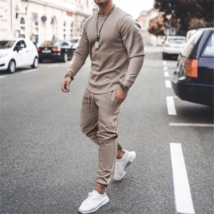 Complete heren outfit: sportief trainingspak voor herfst, bestaande uit jas en broek voor comfortabele sport of casual look.