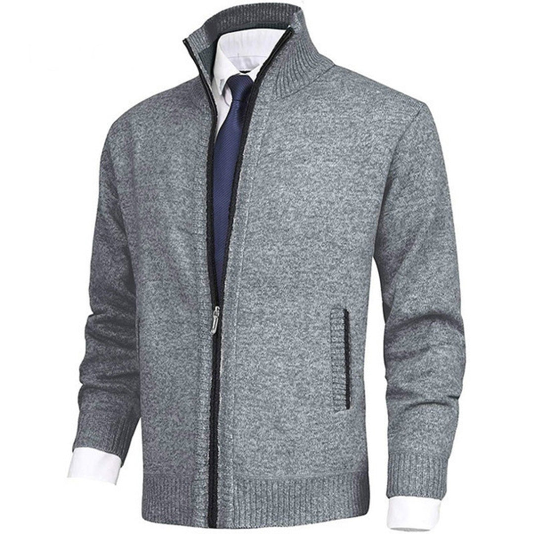 Heren vest met rits, vanuit de zijkant gefotografeerd, accentueert de moderne pasvorm