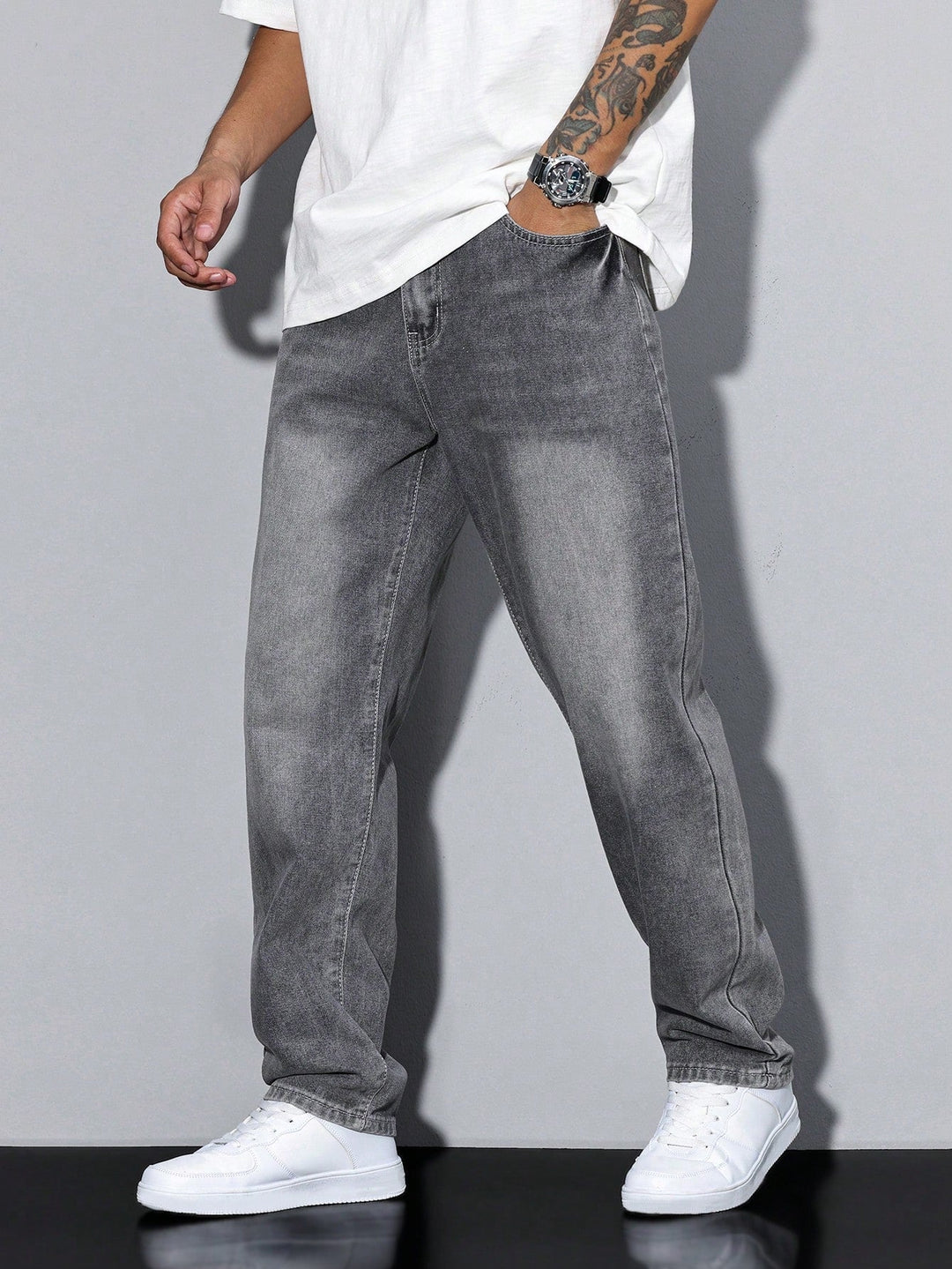 Heren straight fit spijkerbroek Evan. Klassieke blauwe jeans voor comfort en stijl in herenmode.