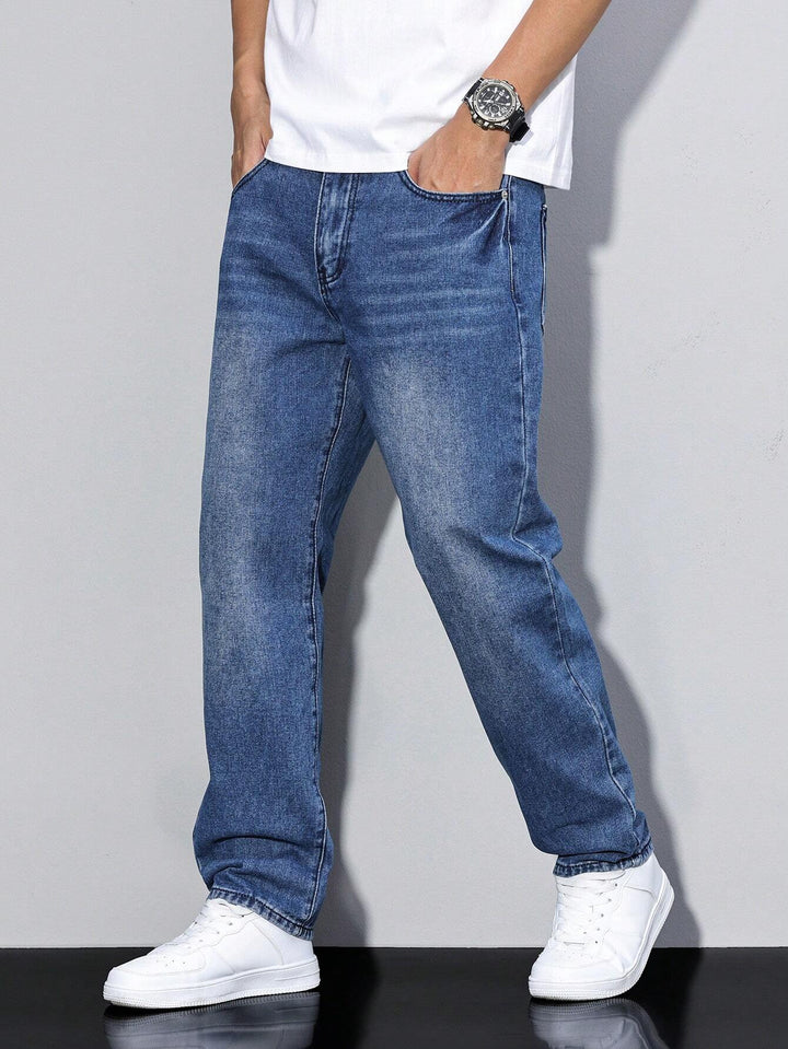 Heren straight fit jeans Evan. Comfortabele rechte pijp spijkerbroek, perfect voor casual herenmode.