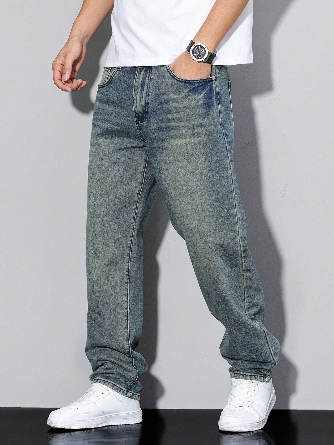 Veelzijdige Evan heren straight fit spijkerbroek. Een essentiële casual broek voor elke man.