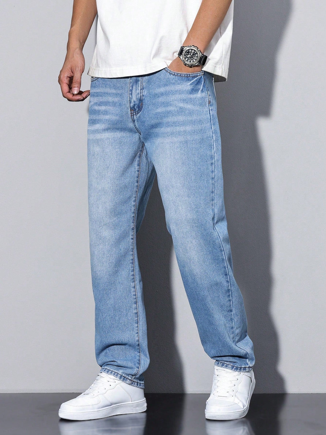 Modieuze heren spijkerbroek Evan, casual straight fit jeans ideaal voor dagelijks comfort en stijl.