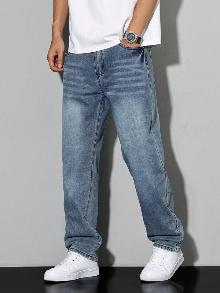 Veelzijdige heren spijkerbroek Evan. Perfecte straight fit jeans voor casual outfits en dagelijks comfort.