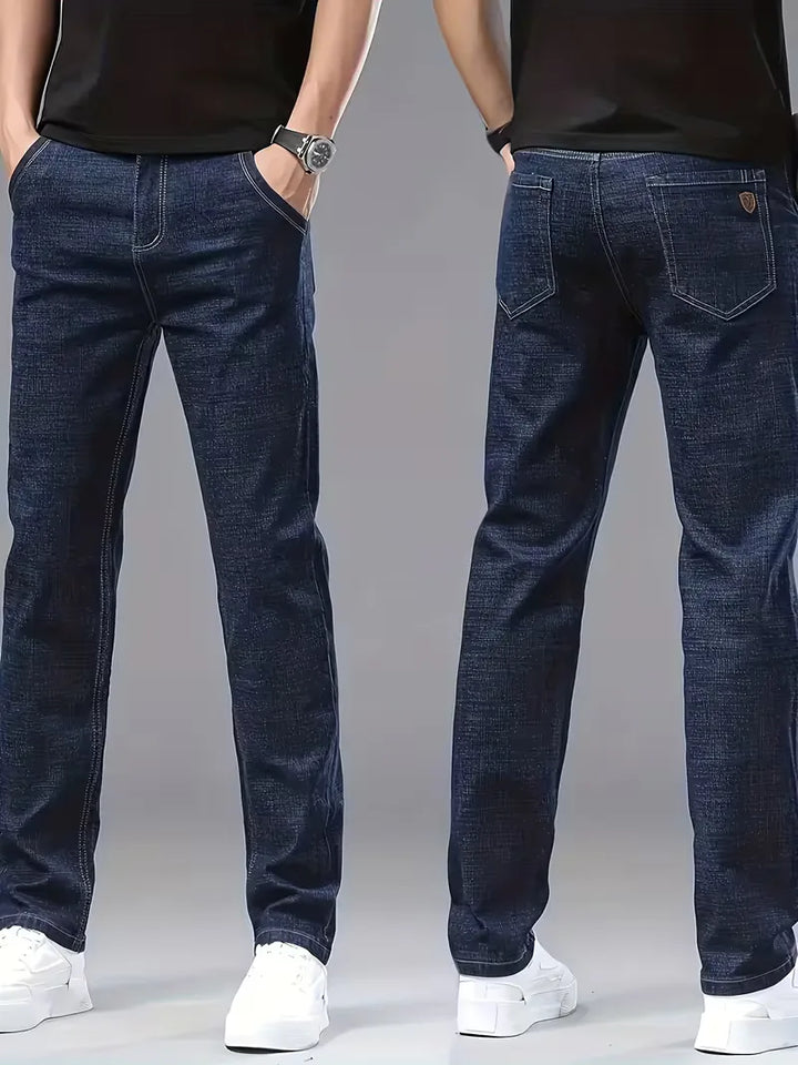 Donkergrijze straight jeans voor heren, comfortabel en stijlvol voor winterkleding.