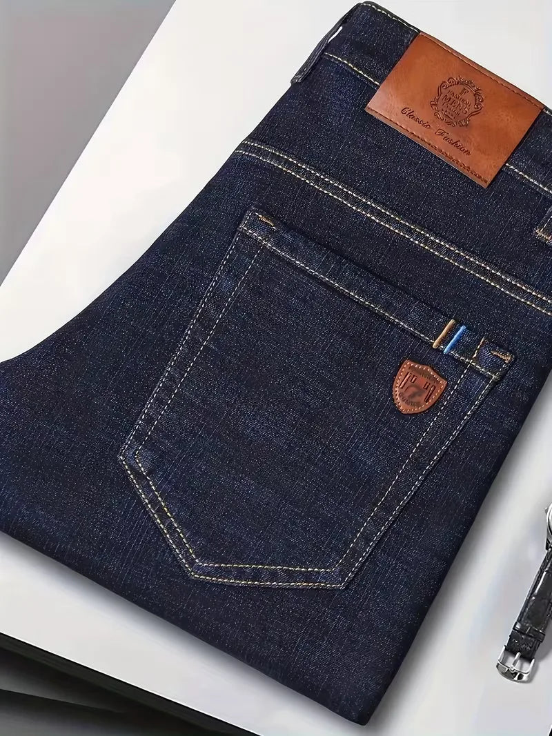 Casual heren straight jeans, donkerblauw, met zichtbare stiksels voor een trendy look.