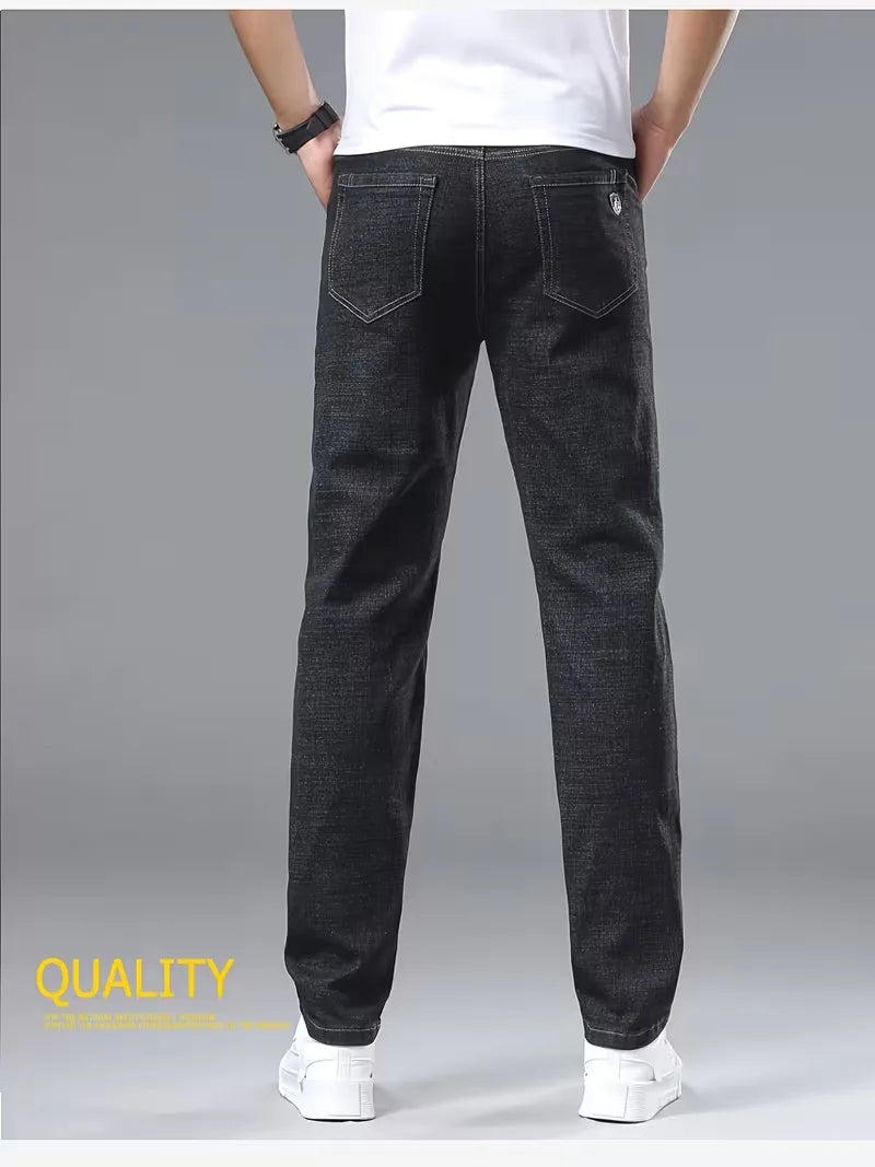 Productfoto: Donkergrijze straight jeans voor heren, geschikt voor herfst- en wintermode collectie.