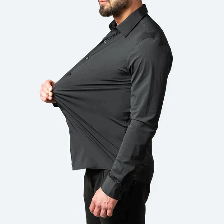 Close-up van het flexibele heren stretch overhemd. Comfortabele stof met super stretch voor optimale bewegingsvrijheid.