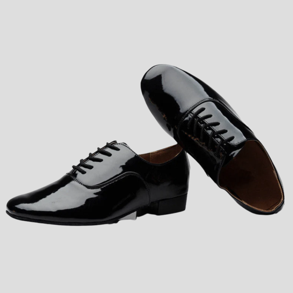 Nieuwe heren dansschoenen van suède; ideaal voor dansers die comfort en stabiliteit zoeken.