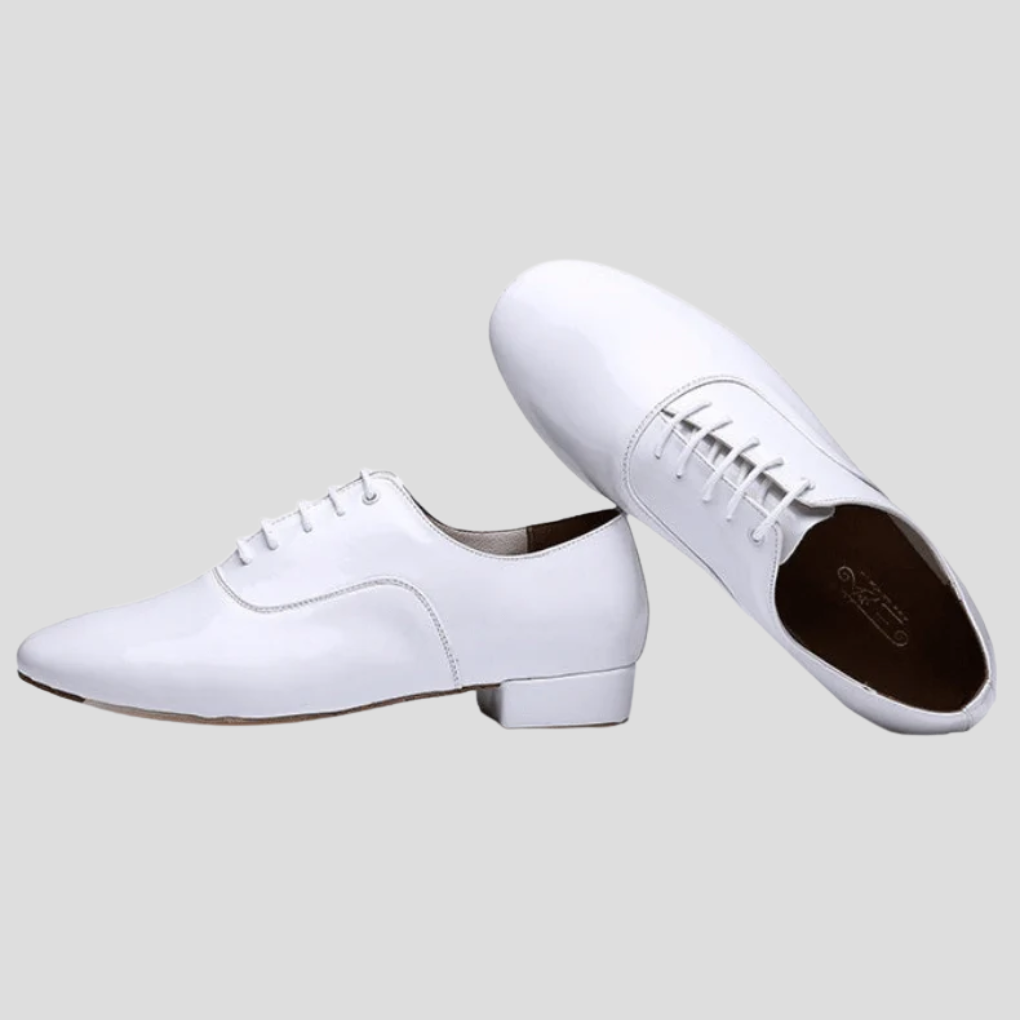 Stijlvolle heren suède dansschoenen, perfect voor een elegante prestatie op de dansvloer.