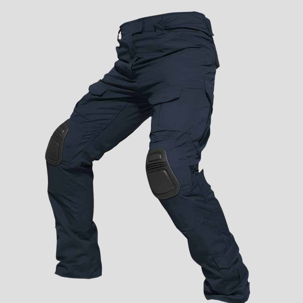 Gedetailleerd beeld van de kniebescherming op een heren tactische cargo broek, essentieel voor duurzaamheid.
