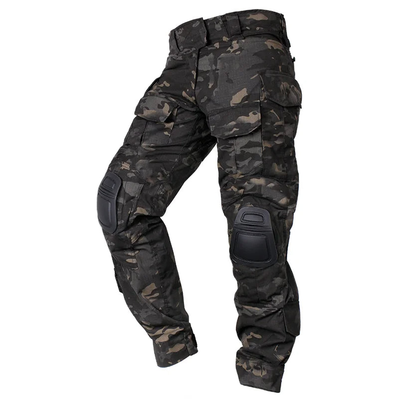Heren mode: Tactische broek in beige, met ruime cargozakken en robuuste kniebescherming voor outdoor avonturen.
