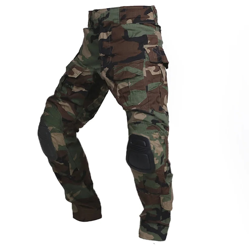 Close-up van de zijzakken op een heren cargo broek, toont functionaliteit en opbergruimte, inclusief kniebescherming.