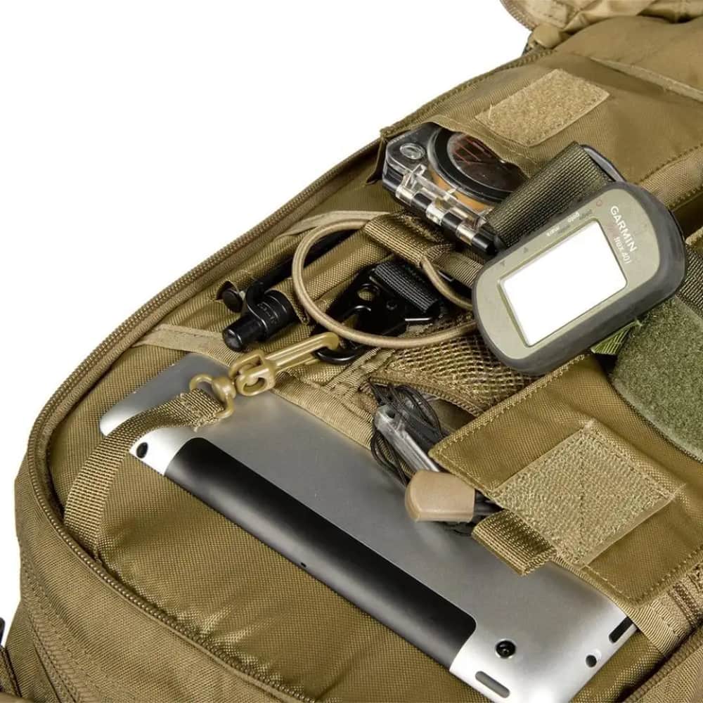 Khaki tactische heren rugzak, veelzijdig voor reizen, wandelen en dagelijks gebruik, robuust.