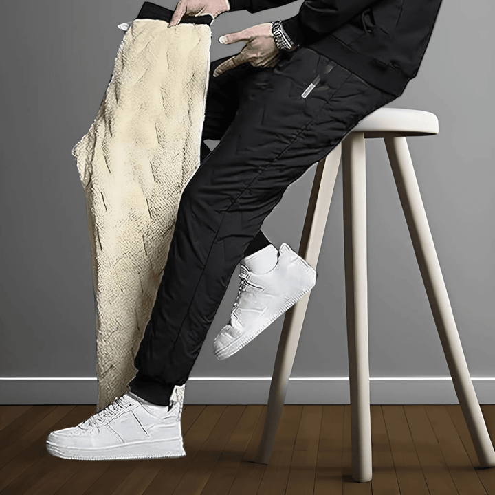 Detailfoto: Fleecevoering zichtbaar aan de binnenkant van een comfortabele heren thermobroek.