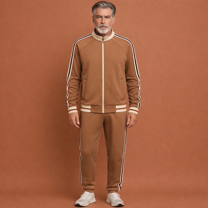 Heren trainingspak met sportieve strepen. Comfortabele set, ideaal voor training, sportkleding of casual vrije tijd outfit.