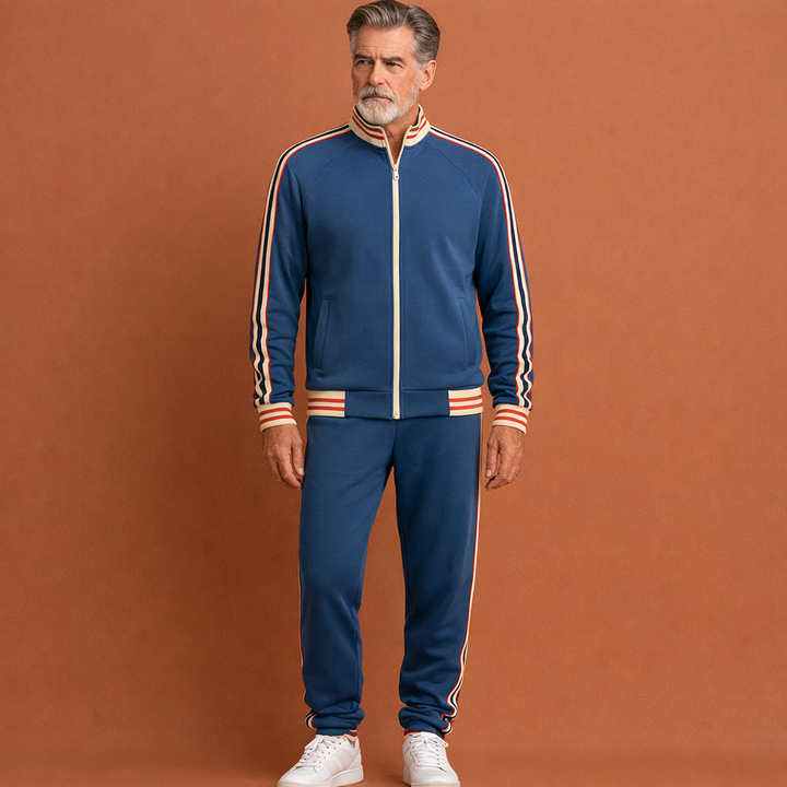 Comfortabel heren trainingspak set in moderne stijl. Voorzien van trendy strepen, perfect voor sportieve mannen en vrije tijd.