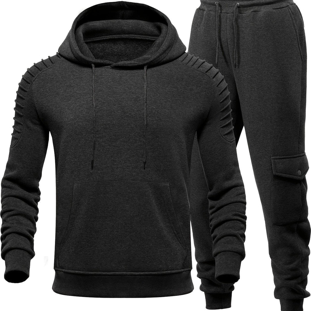 Heren trainingspak voor comfort en stijl; een sportieve joggingbroek en bijpassende sweater met lange mouwen.
