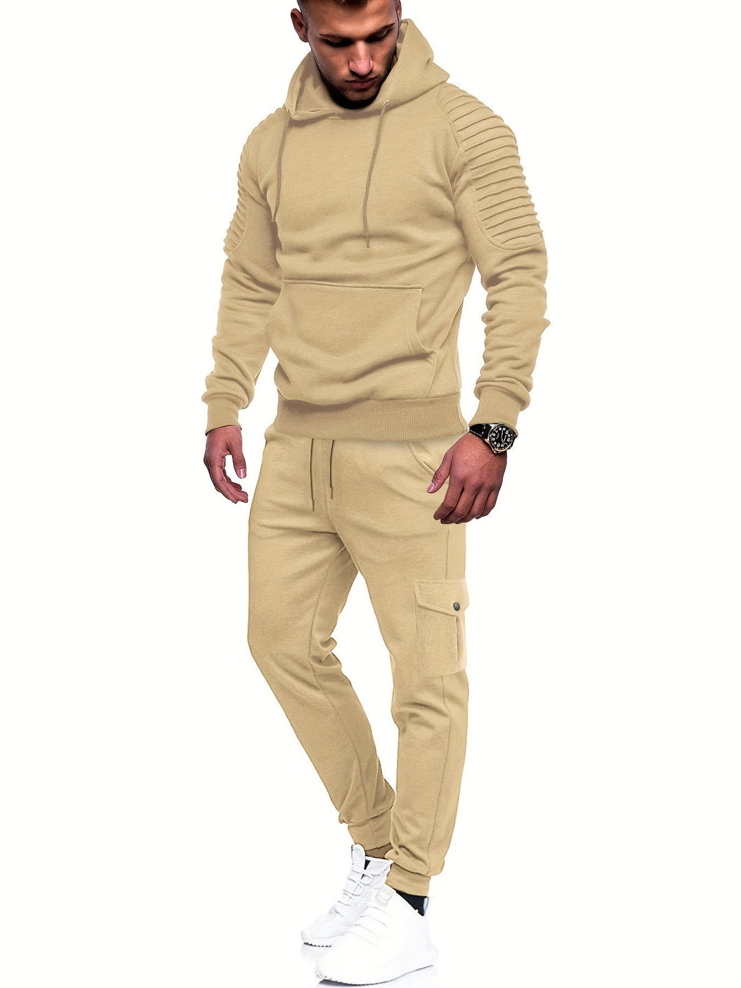 Complete heren trainingspak set bestaande uit een joggingbroek en een trui met lange mouwen, comfortabel en casual.