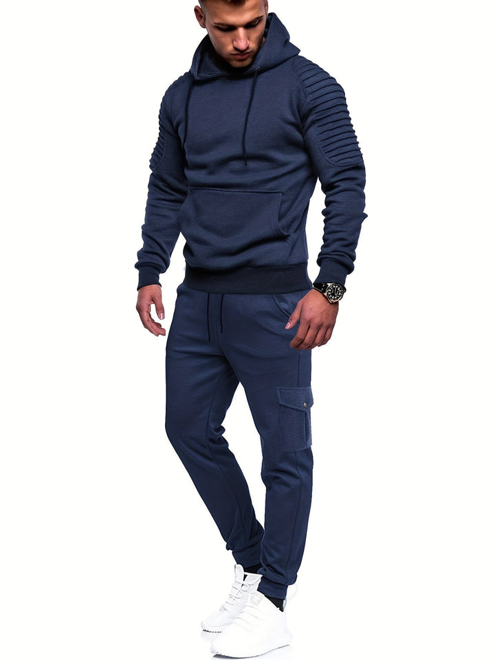 Moderne heren co-ord sportset met comfortabele joggingbroek en bijpassende trui met lange mouwen voor sport en vrije tijd.