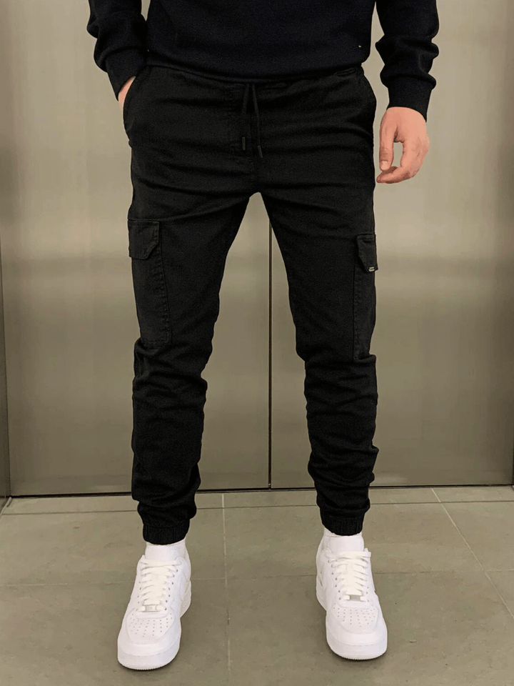 Heren trendy cargobroek met strakke pasvorm. Comfortabele jogger voor casual herenmode, perfect voor alle seizoenen.