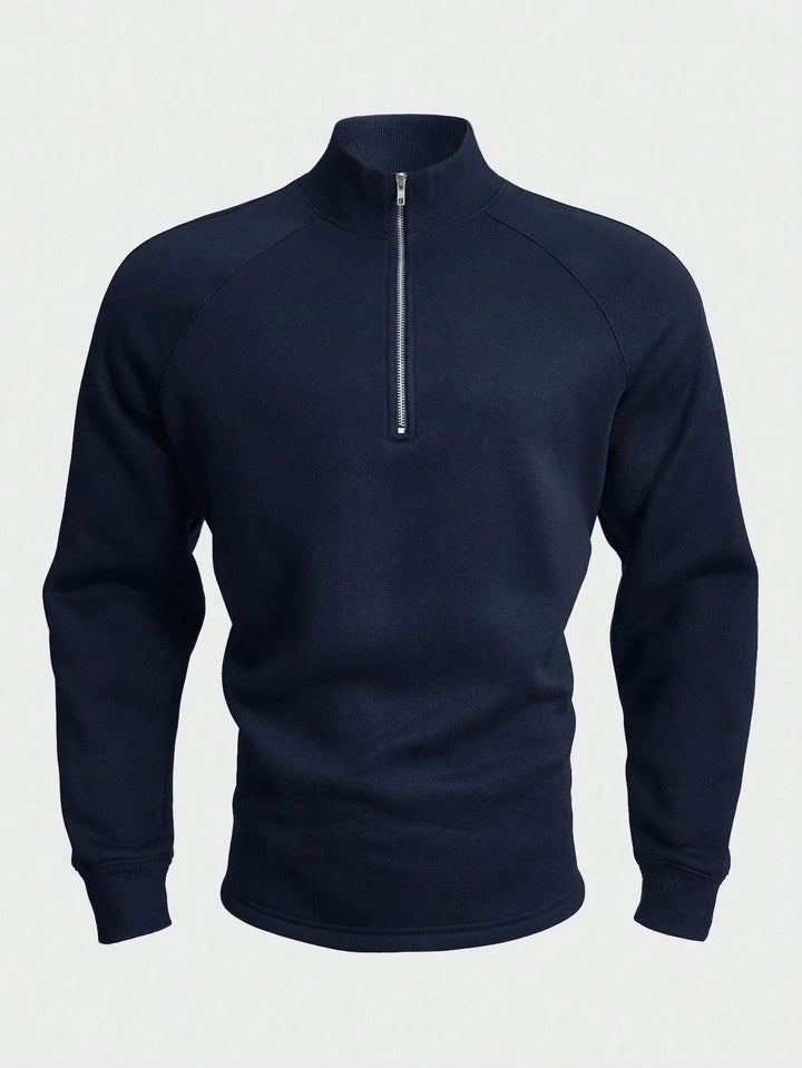 Basic heren trui met halve rits en opstaande kraag. Essentieel voor comfortabele, dagelijkse casual kleding.