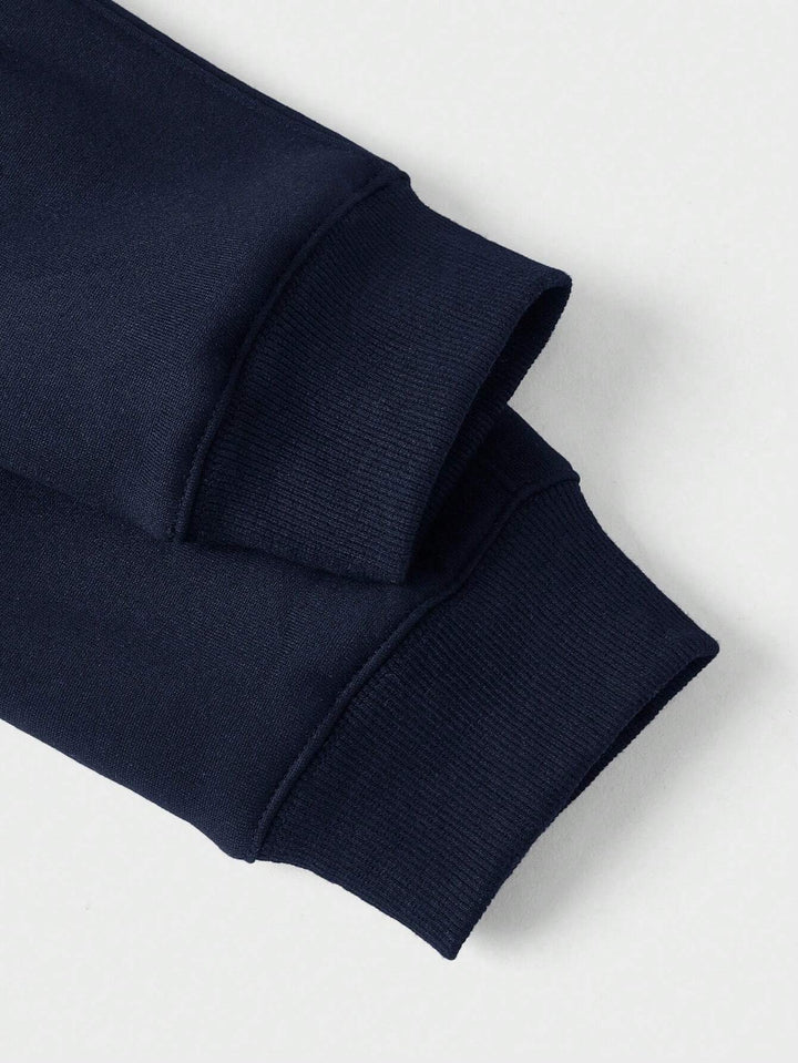 Tijdloze heren trui met opstaande kraag en halve rits. Geschikt voor een gelaagde look, sportief en comfortabel.