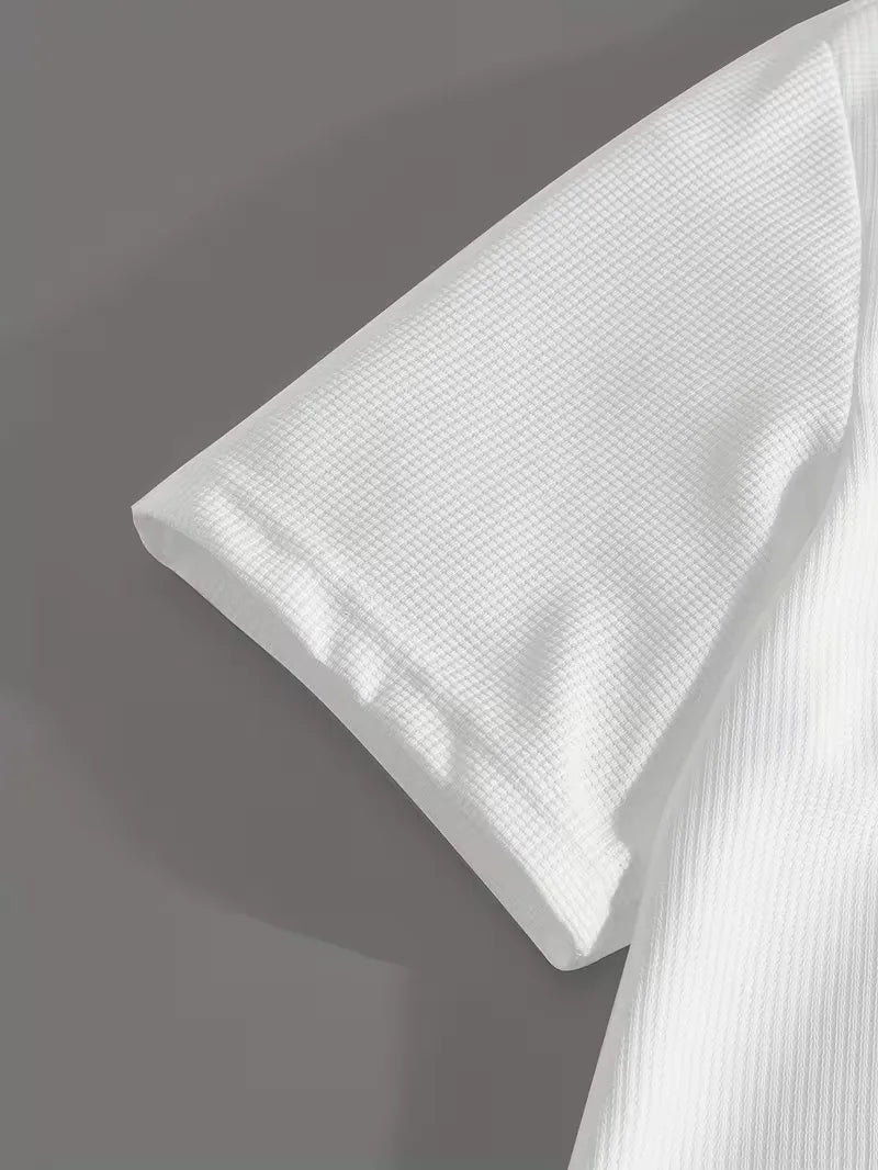 Sportieve heren zomer kleding: losvallend T-shirt en shorts, perfect voor actieve mannen.