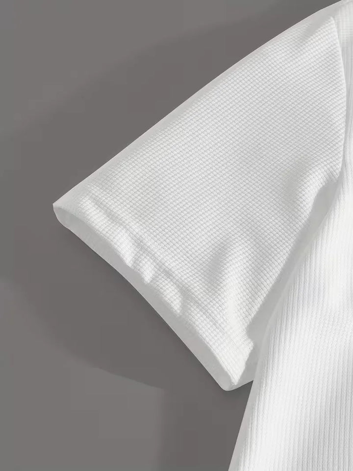Sportieve heren zomer kleding: losvallend T-shirt en shorts, perfect voor actieve mannen.