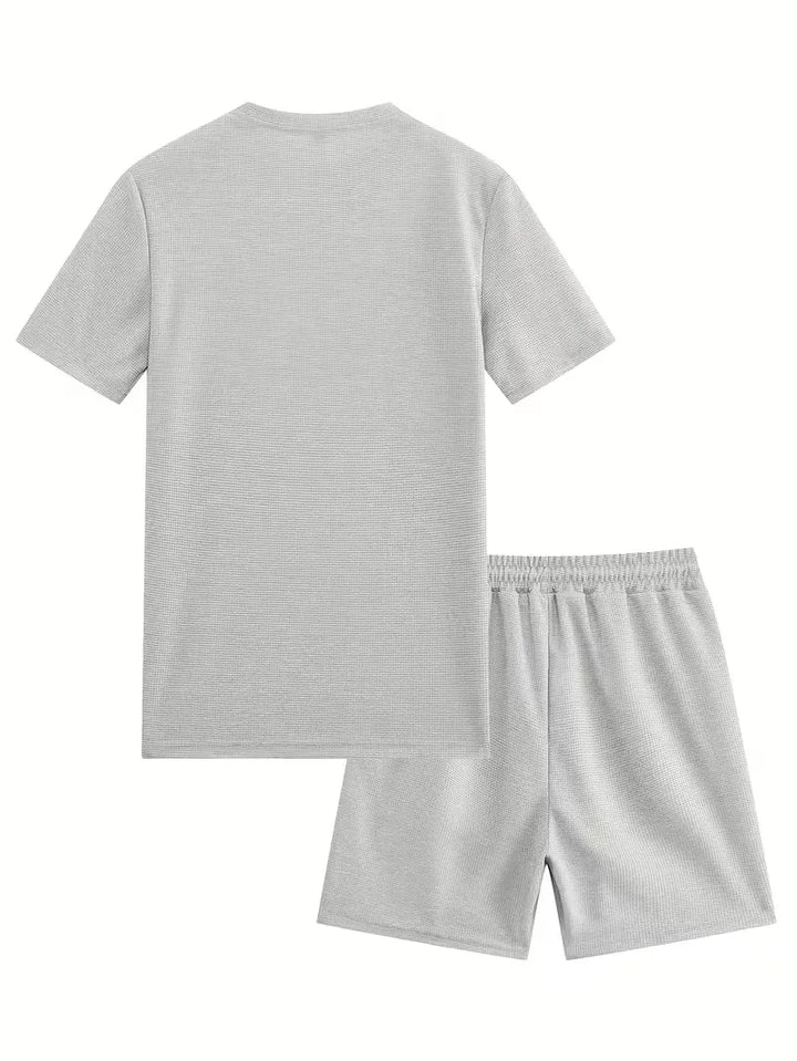 Heren casual tweedelige outfit: T-shirt met korte mouwen en losse shorts voor vrije tijd.