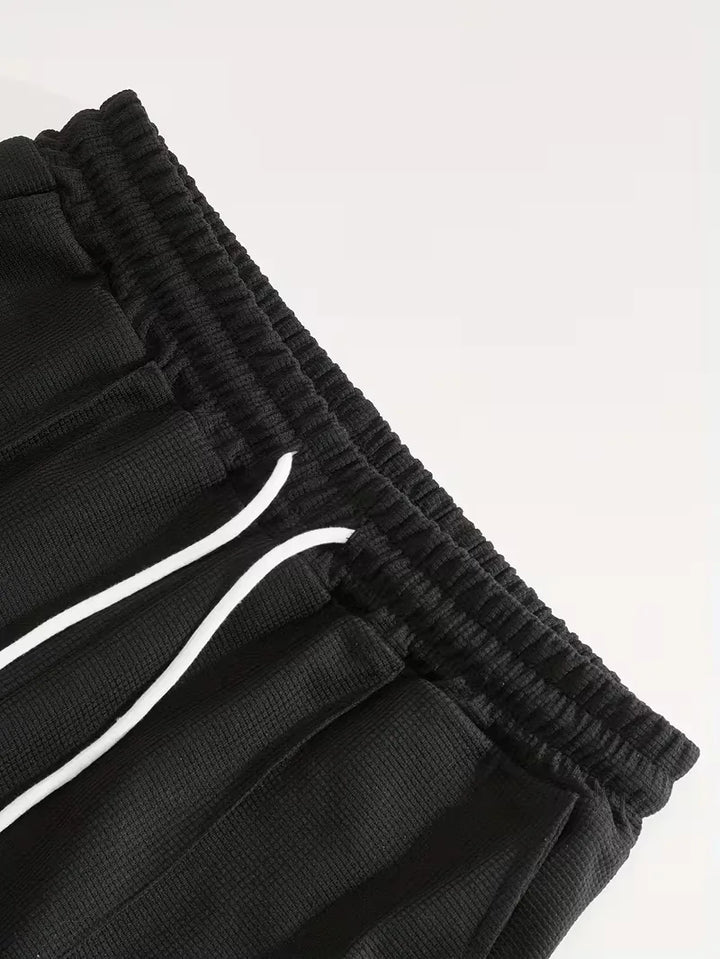 Heren zomer kledingset: zacht T-shirt met korte mouwen en bijpassende shorts, ideaal voor thuis.