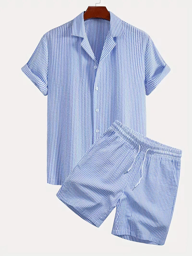 Beige tweedelige heren zomerkledingset, comfortabel en stijlvol voor ontspannen zomerse dagen.