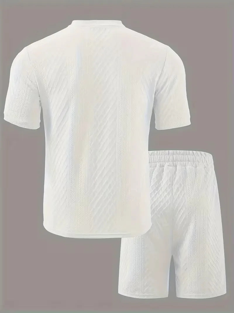 Witte heren zomerset met jacquard patroon, comfortabele shorts en top.