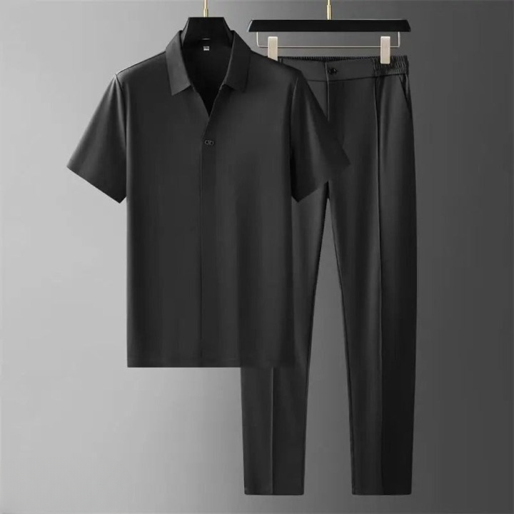 Comfortabele en ademende linnen herenset, perfect voor luxe zomermode.
