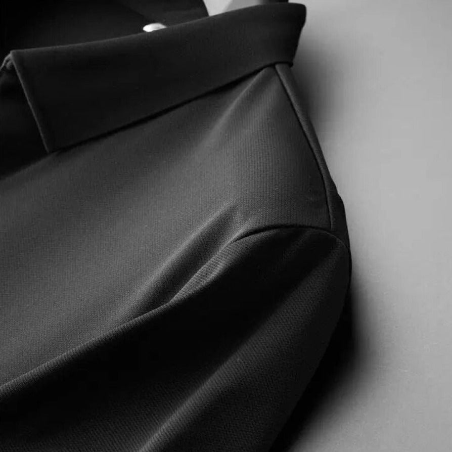 Stijlvolle heren linnen set bestaande uit een ademend poloshirt en comfortabele pantalon.