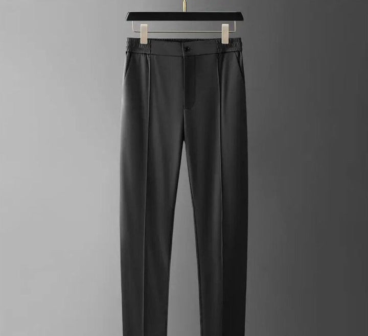 Comfortabele heren pantalon van linnen, onderdeel van de tweedelige set, ideaal voor de zomer.