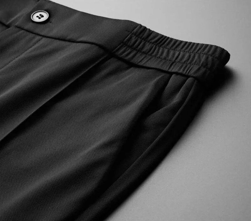 Zomerse heren linnen set: lichtgewicht poloshirt en pantalon, perfect voor warm weer.