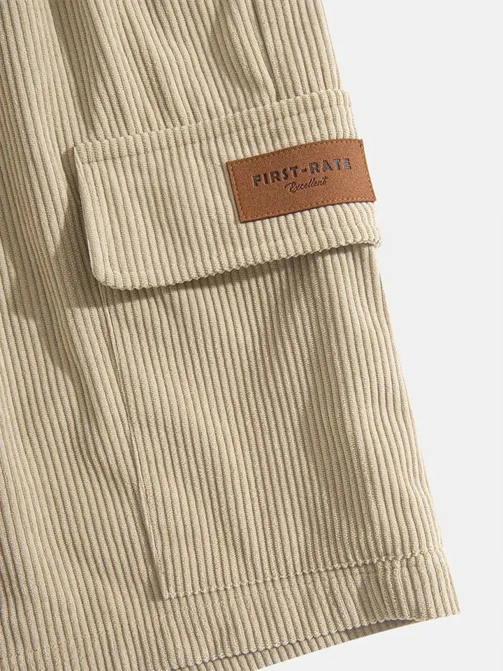 Comfortabele heren geribde bermuda shorts in urban stijl, perfect voor een relaxte zomerdag.