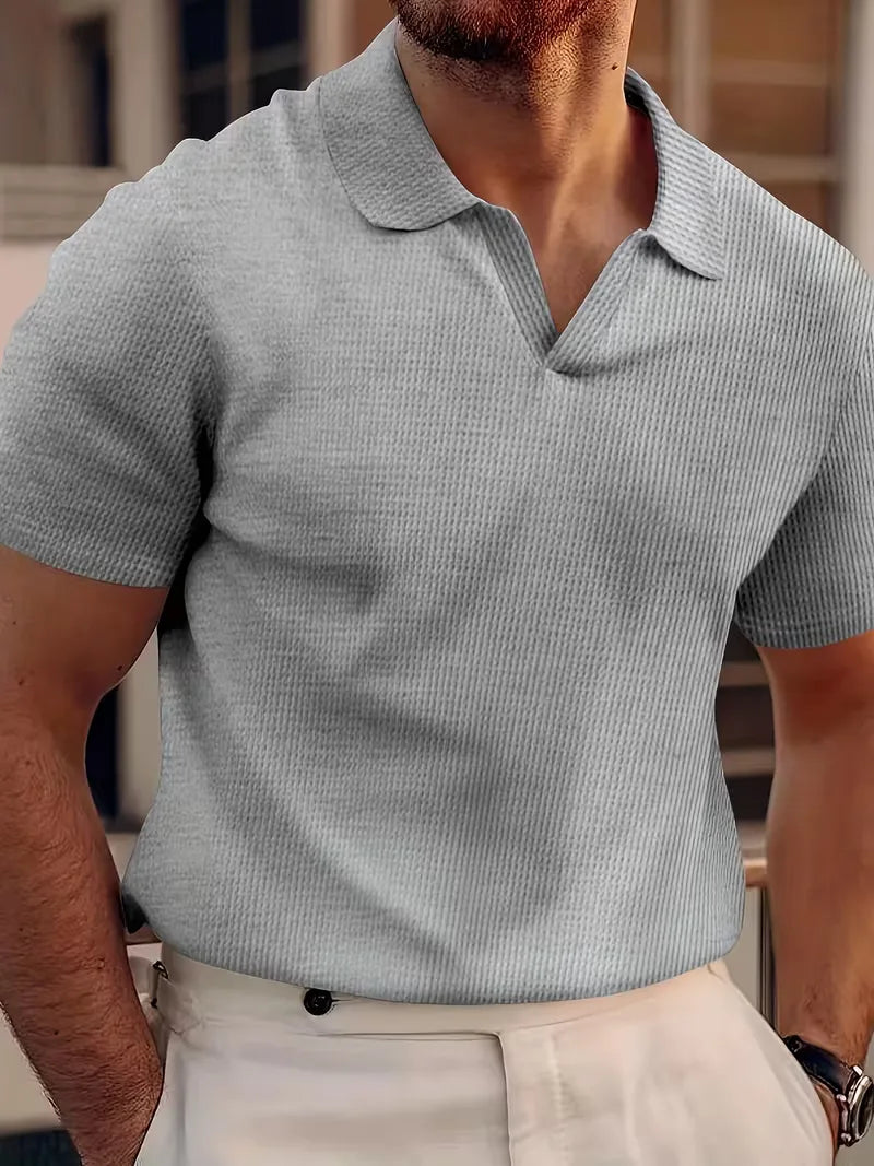 Heren V-hals polo met korte mouwen, comfortabel en stijlvol voor de zomer.