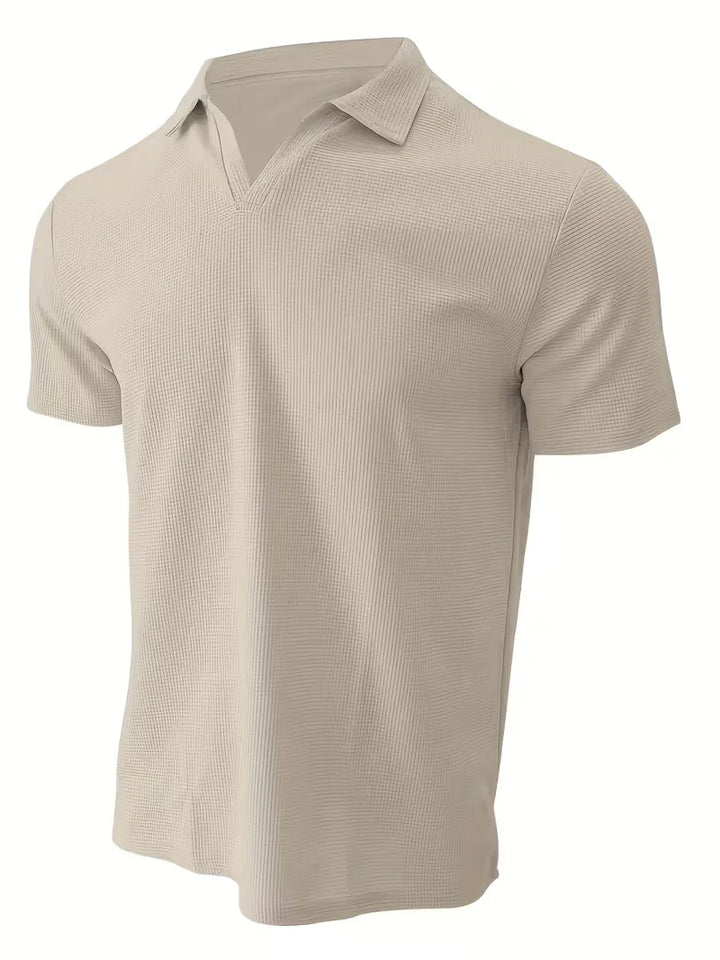Herenmode: elegante V-hals polo met korte mouwen, de ultieme smart-casual stijl.