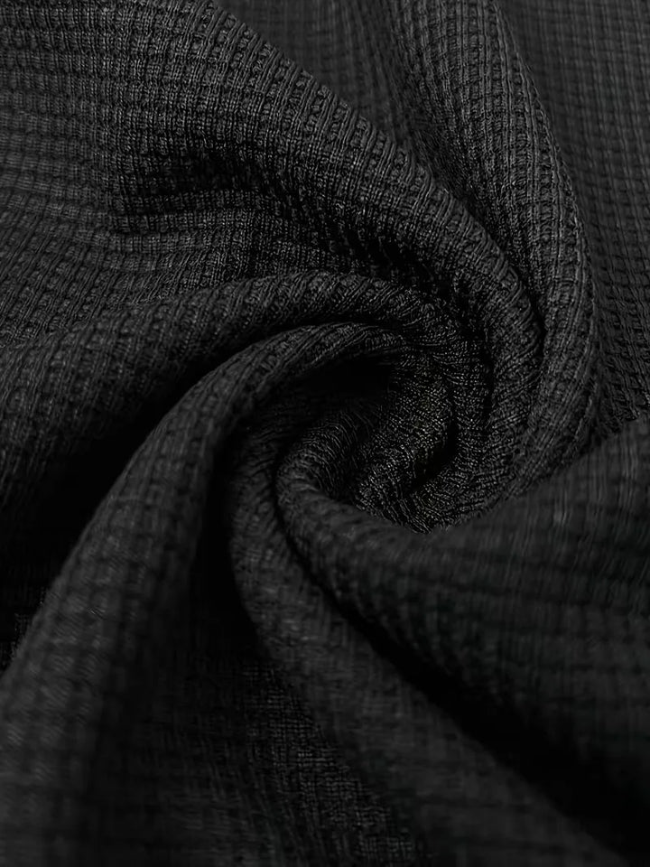 Casual-chique herenpolo met V-hals, korte mouwen, elegant en veelzijdig.