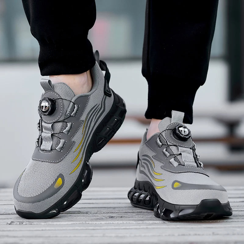 Heren veiligheidssneakers met stalen neus, zwarte stof en draaisluiting, zijzicht.