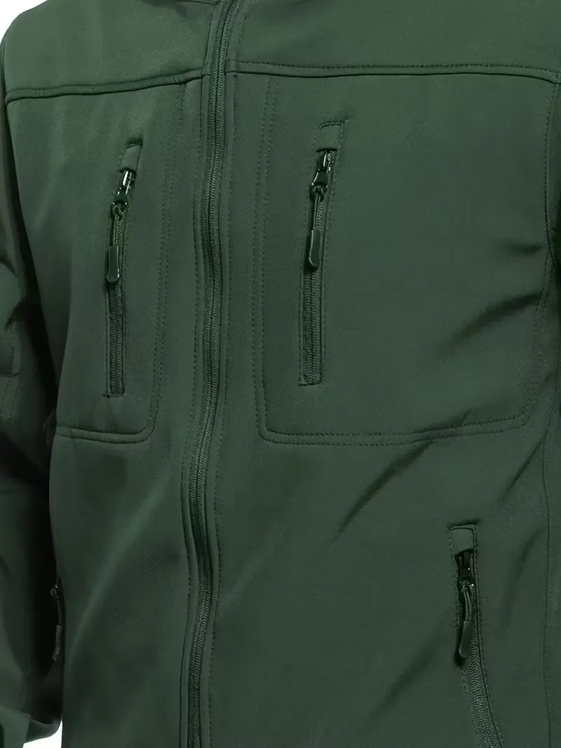Warme en comfortabele heren parka met ruime capuchon, tegen wind en regen.