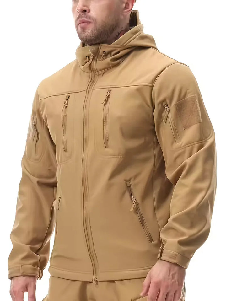 Warme en comfortabele heren bovenkleding, detail van de isolerende voering.