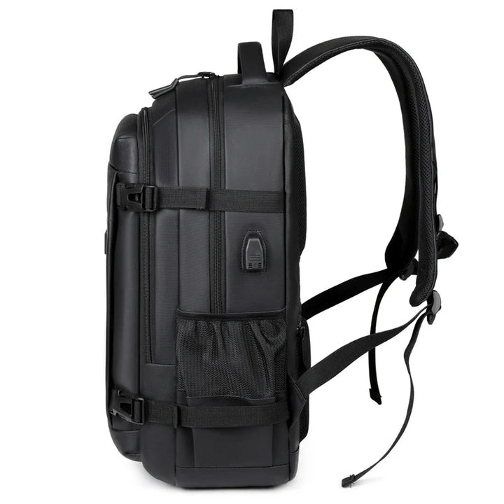 Ergonomische heren laptoprugzak met gewatteerde schouderbanden voor comfortabel dragen, ideaal voor dagelijks gebruik.