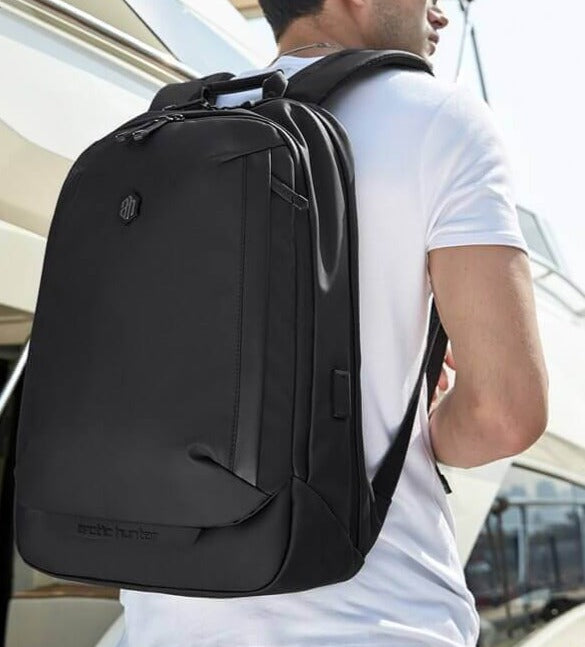 Comfortabele heren pendeltas, waterdicht en met slimme anti-diefstal functies. Essentieel voor de moderne man.