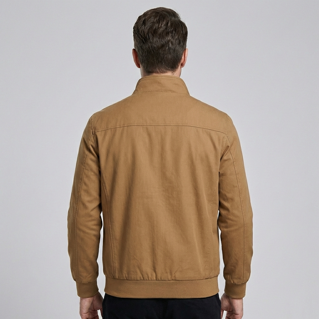Stijlvol heren windjack, ideaal als bovenkleding voor zomerse dagen, met nadruk op comfort en mode.