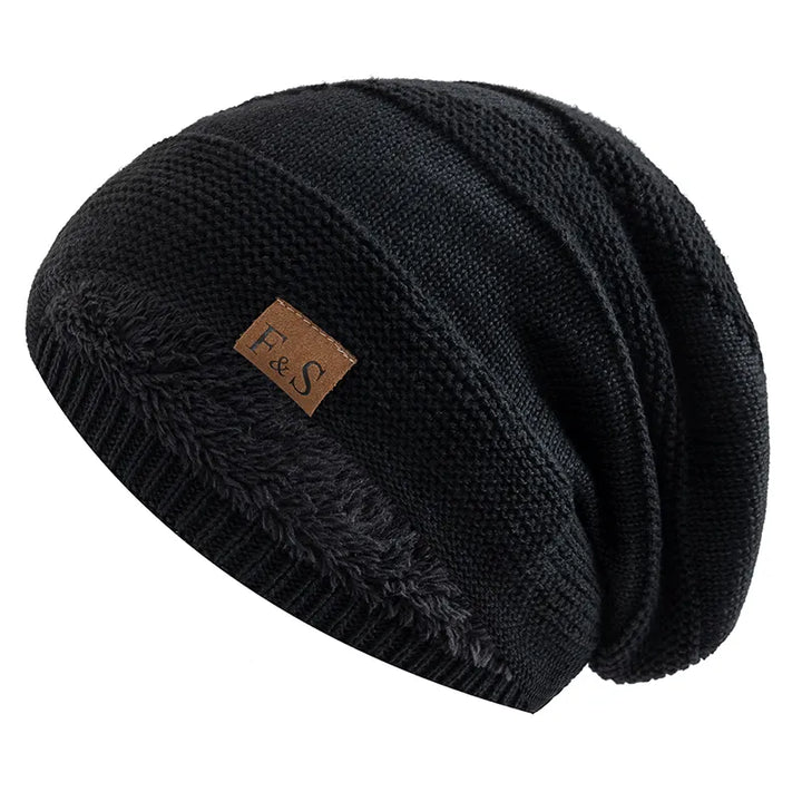 Detail van warme herenmuts met textuur, comfortabele pasvorm. Essentiële wintermuts voor koude dagen.