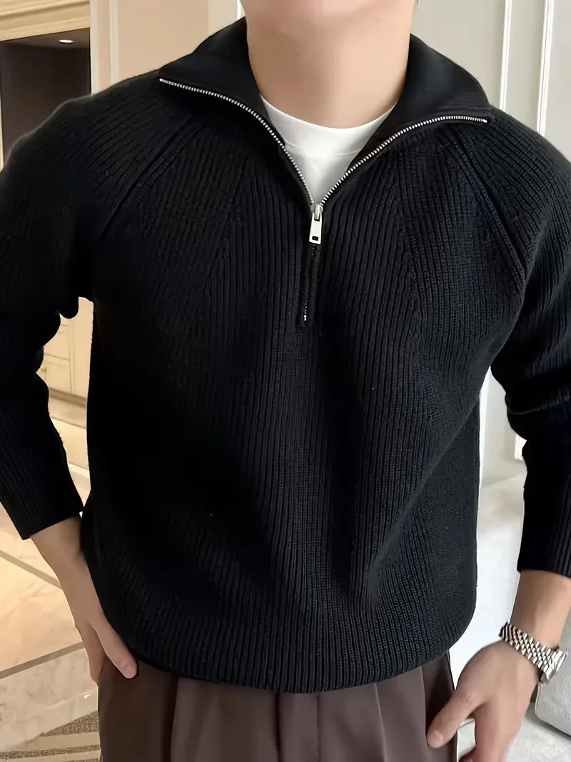 Gedetailleerde foto van de ribstructuur op een warme heren zip-up trui, benadrukt de kwaliteit.