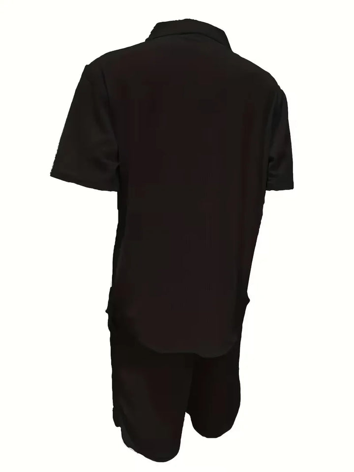 Heren casual zomer set: V-hals T-shirt met korte mouwen en lichte broek. Geschikt voor dagelijks gebruik.